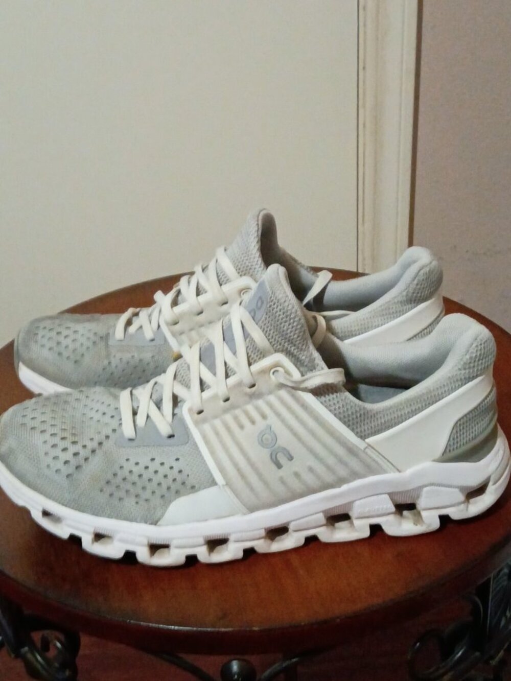 On Cloudswift Women's Sz 7.5 Grey White Cloudtec Running Walking Shoes 41.99579 - Picture 9 of 13